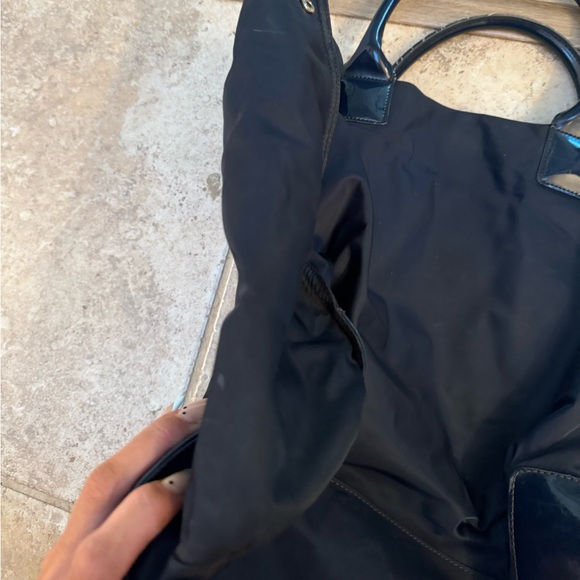 Tory Burch Ella Tote in Patent Navy - Picture 6 of 8